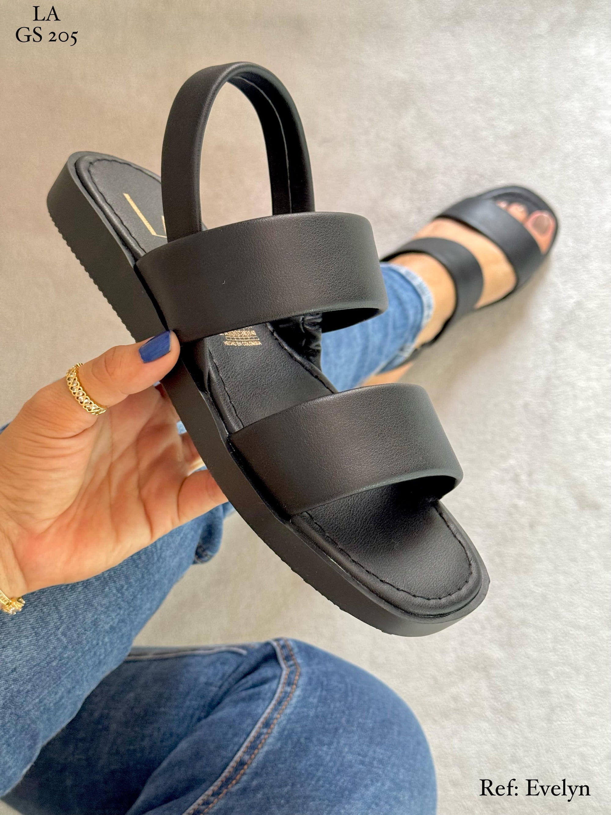 Sandalia plana
